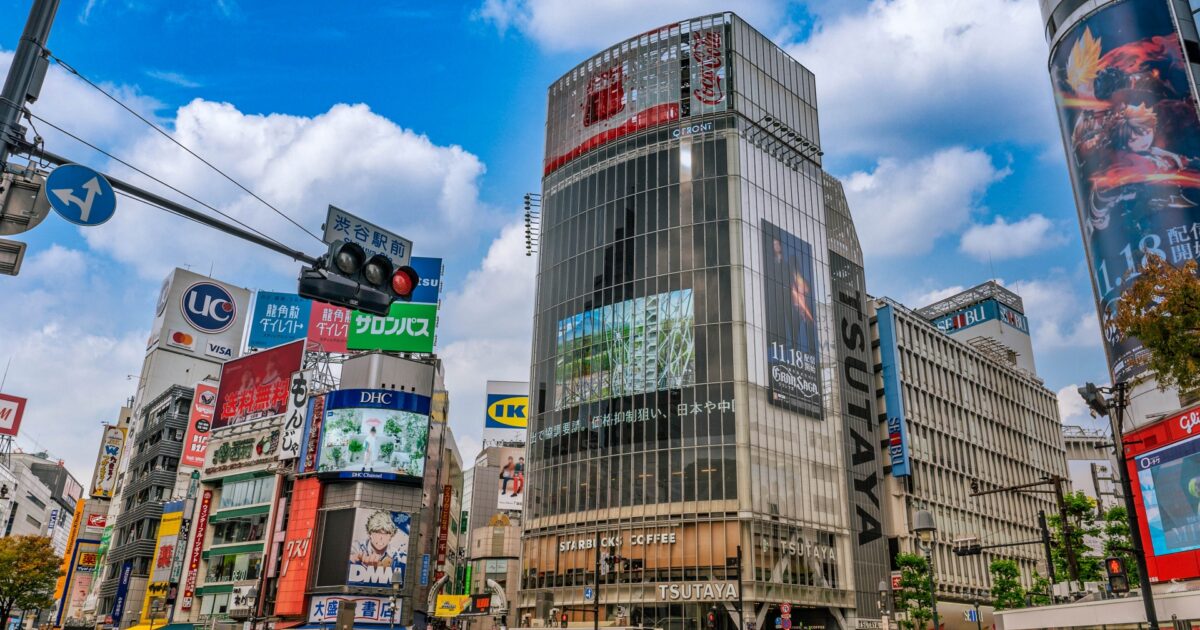 渋谷スクランブル交差点と大型ビジョン広告